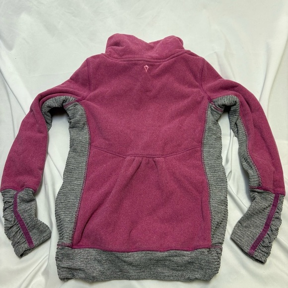 Ivivva Girls Size 8 Bundle 5 Piece Shelf Bra Tank Tops Long Sleeve and Sweater - Picture 10 of 10